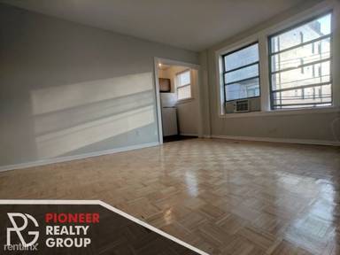 Main picture of 739 W Belmont Ave