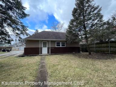 Main picture of 4816 Monroe St