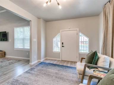 Main picture of 2040 NW 20th St
