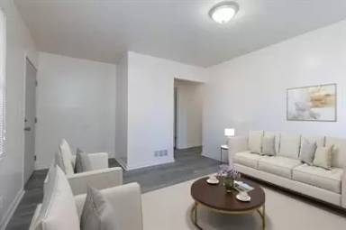 Main picture of 566 N Martin Luther King Blvd