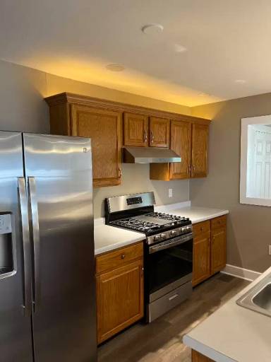 Main picture of 692 W 5th St