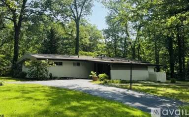 Main picture of 203 Hathaway Dr