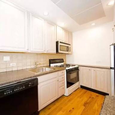 Main picture of 26 W 88th St