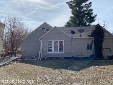 Main picture of 715 1/2 W Charles St