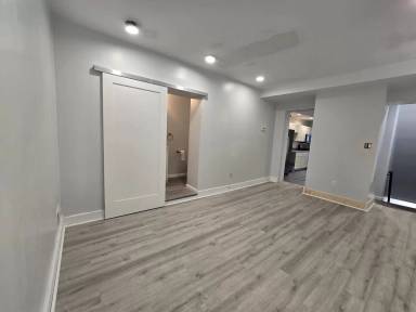Main picture of 922 Main St
