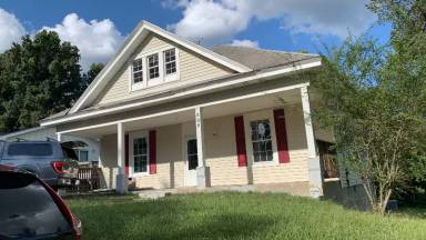 Main picture of 808 Putnam St