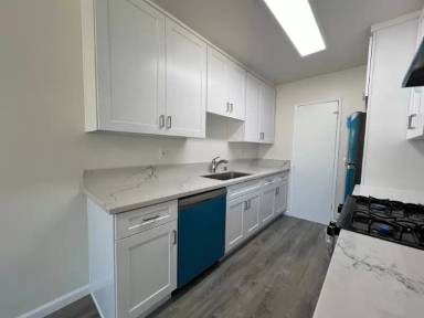 Main picture of 13423 Burbank Blvd