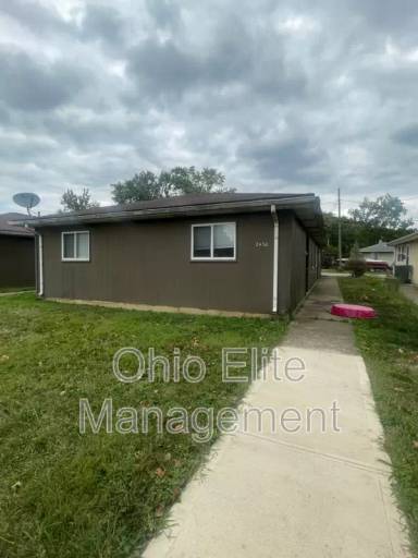 Main picture of 2452 Hiawatha St