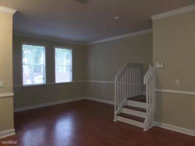 Main picture of 15737 SW 42nd St