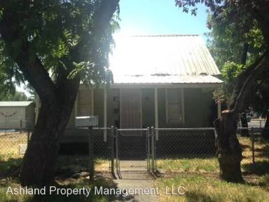 Main picture of 412 Oak St