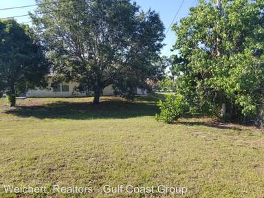 Main picture of 405 SE Van Loon Ter