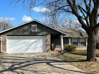 Main picture of 1516 E 67th Pl