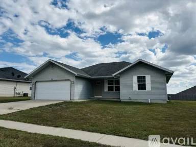 Main picture of 416 Bradford Pear
