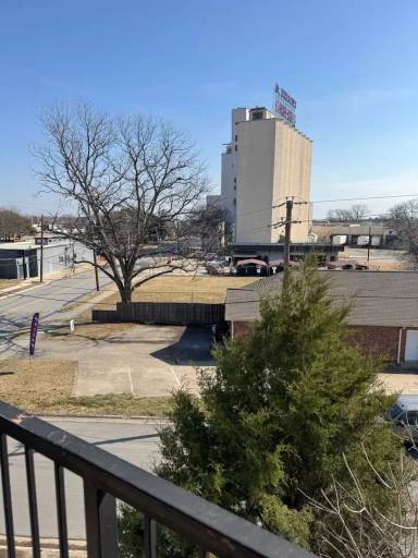 Main picture of 315 S Locust St