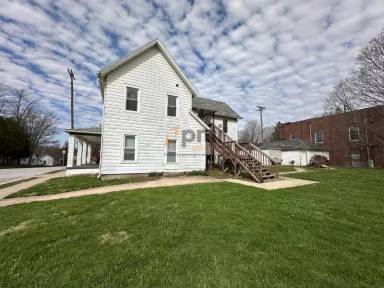 Main picture of 156 W Main St
