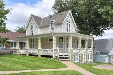 Main picture of 2518 Woolworth Ave