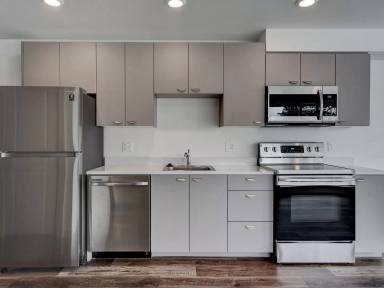 Main picture of 5111 SE Woodstock Blvd