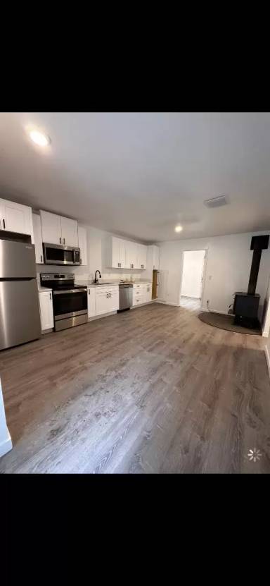 Main picture of 18610 Elkhorn Blvd E