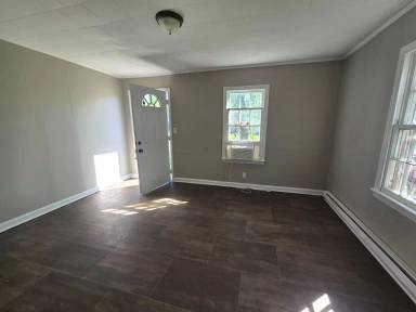 Main picture of 2111 Robbins St