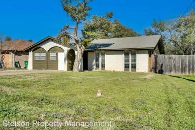 Main picture of 2106 N Cannes Dr