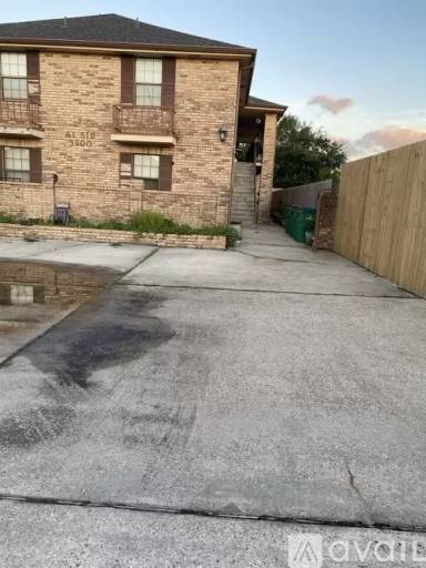Main picture of 3900 Division St