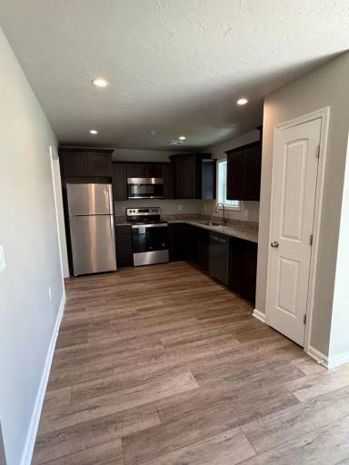 Main picture of 646 N College St