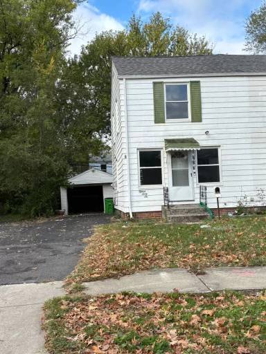 Main picture of 1566 E 256th St