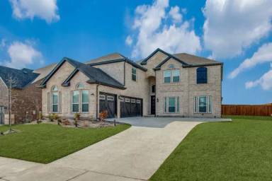 Main picture of 3320 Lakeshore Dr