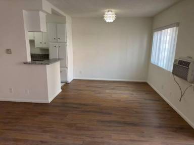 Main picture of 1235 N Hayworth Ave