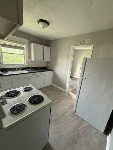 Main picture of 319 E Van Buren St