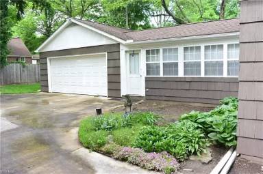 Main picture of 2870 Kent Rd