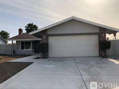 Main picture of 2882 Loyola St