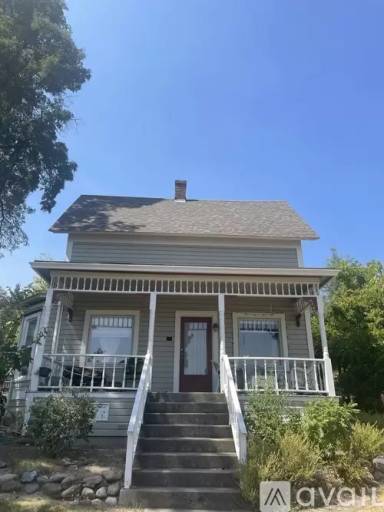 Main picture of 325 N Main St
