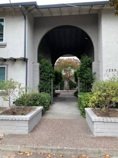 Main picture of 1335 W Campbell Ave