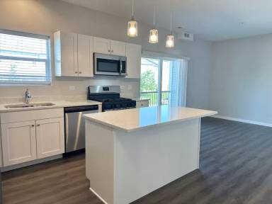 Main picture of 853 E Main St