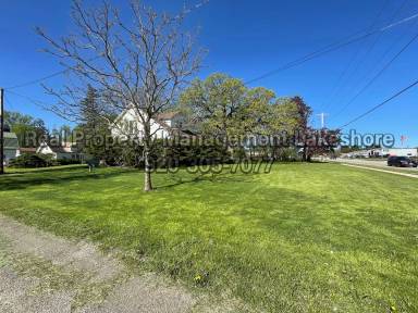 Main picture of 2581 Omro Rd