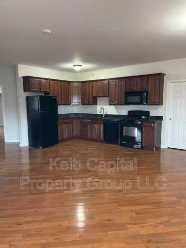 Main picture of 130 Warren St