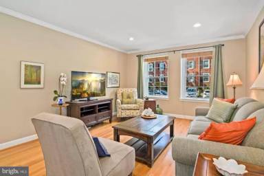 Main picture of 3020 S Buchanan St