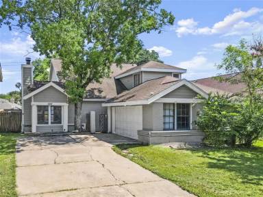 Main picture of 19718 Lake Hollow Ln