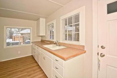 Main picture of 637 E Jefferson St