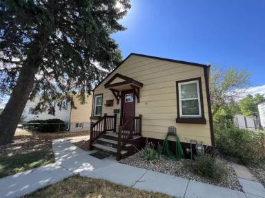Main picture of 807 E 6th St