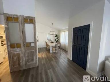 Main picture of 2027 Sand Point Rd