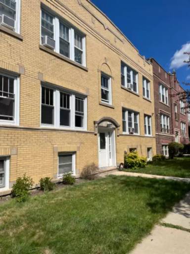 Main picture of 4958 W Wrightwood Ave