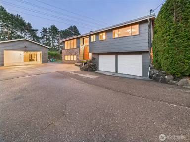 Main picture of 11242 Fremont Ave N