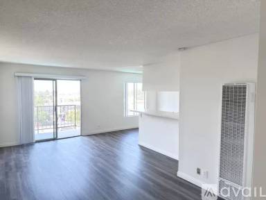 Main picture of 2723 Vanderbilt Ln