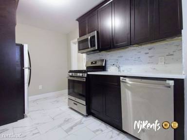 Main picture of 18 Fulton Ave