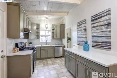 Main picture of 43437 Newport Dr