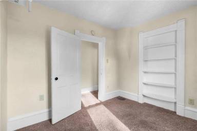 Main picture of 511 16th St NE