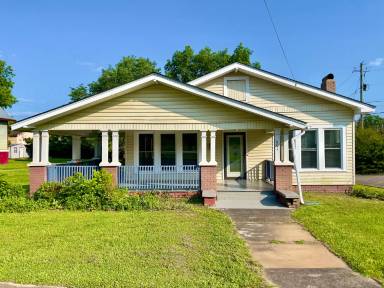 Main picture of 601 North St E