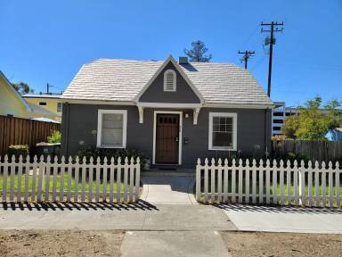 Main picture of 319 I St